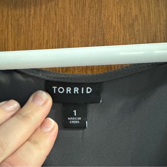 Torrid Gray Blouse Tank Top Size 1 - Picture 3 of 3